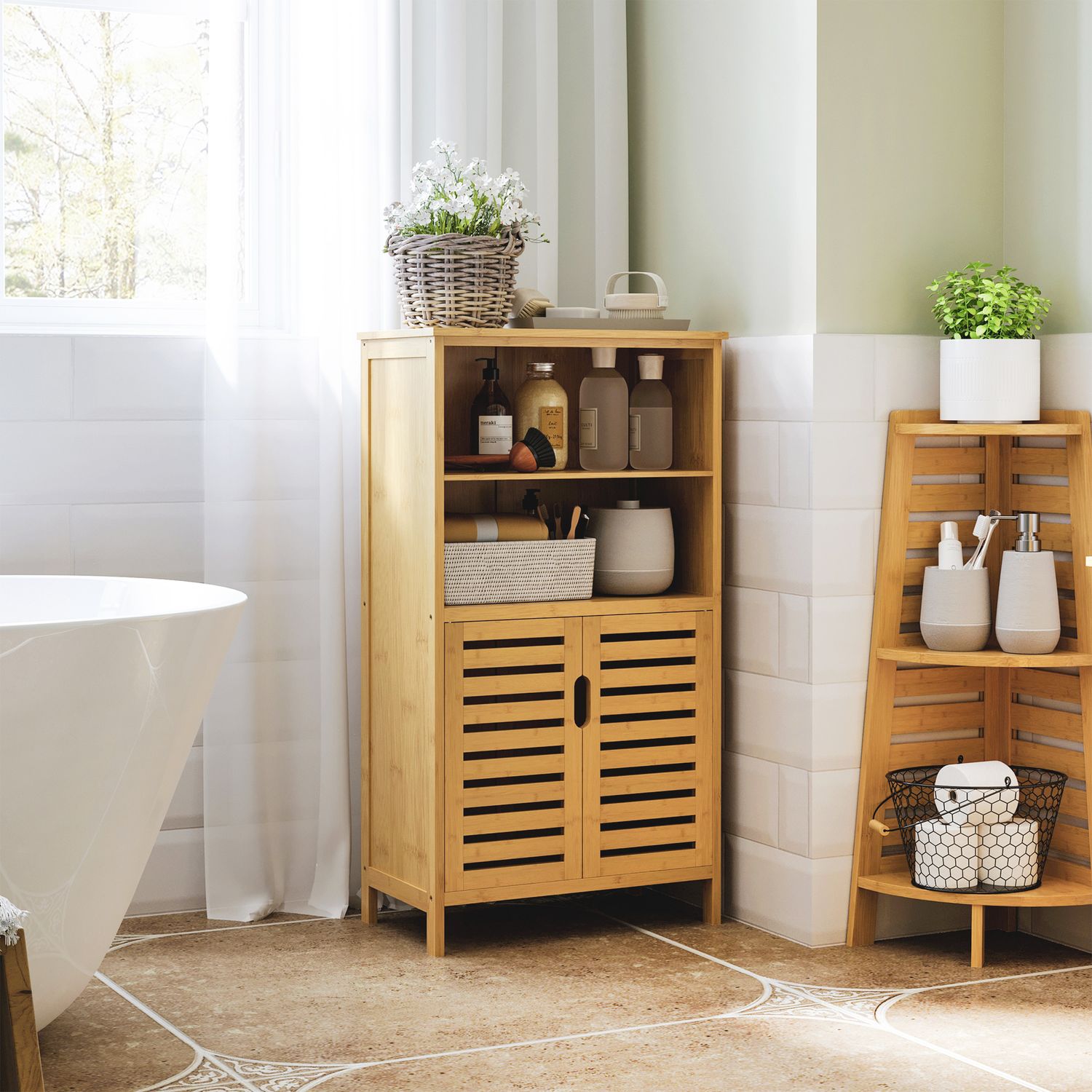 Badrumsskåp i bambu med lamelldörrar, tippskyddsdesign