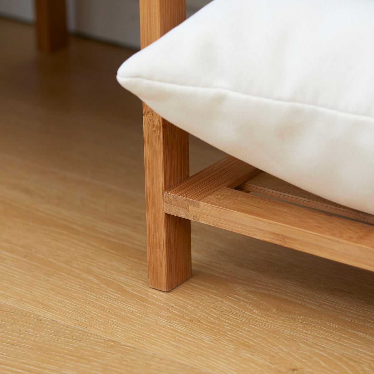 Bamboe kledingrek met stang en plank, natuurlijk hout