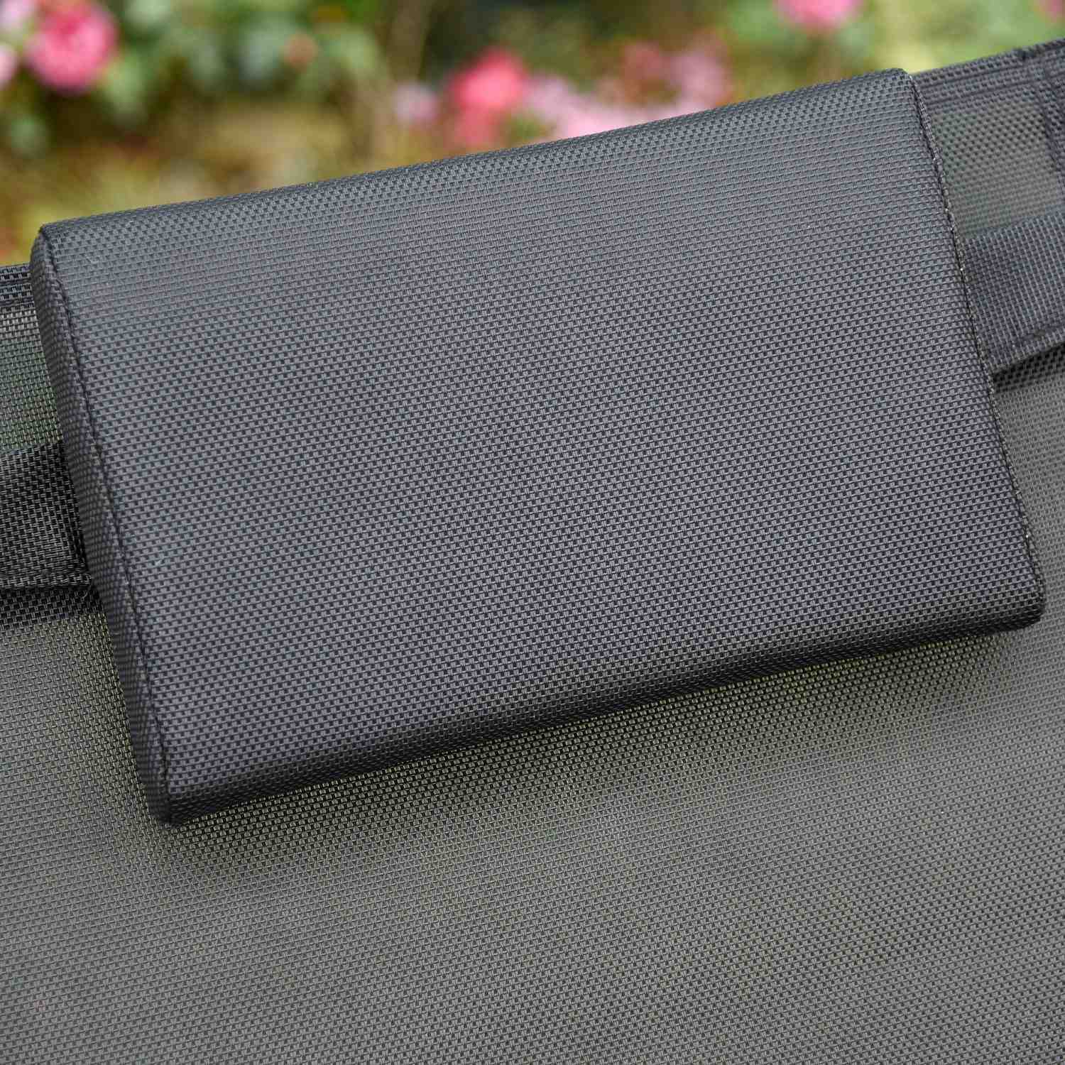 Black Metal Mesh Rocking Lounger, 150 x 62 x 88 cm