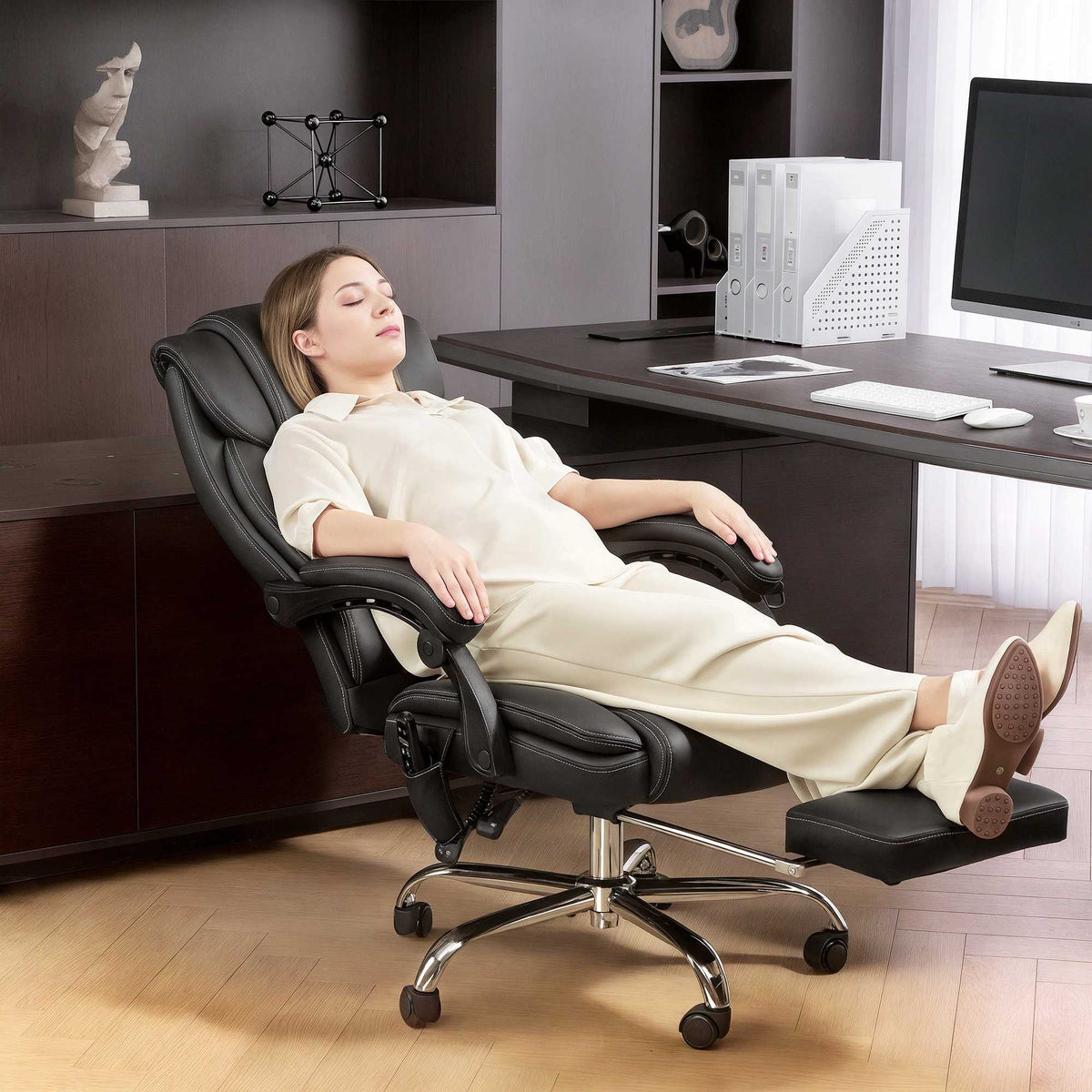 Ergonomische bureaustoel met massage, voetensteun, zwart kunstleer