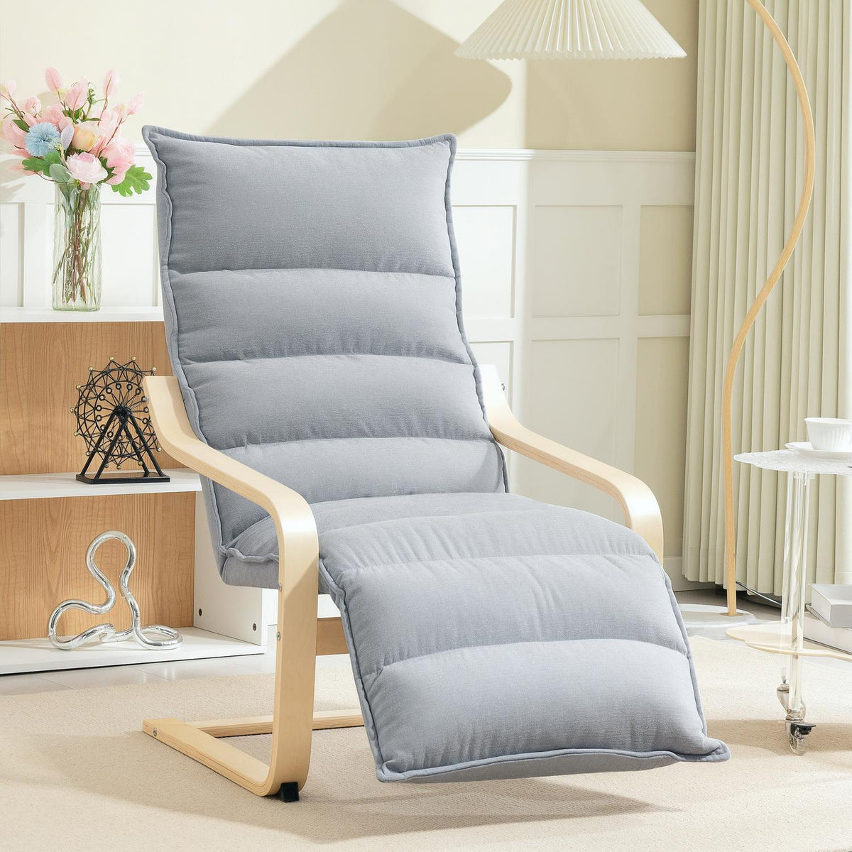 Fauteuil van berkenhout, gestoffeerde stoel met verstelbare voetsteun, moderne fauteuil, lichtgrijs