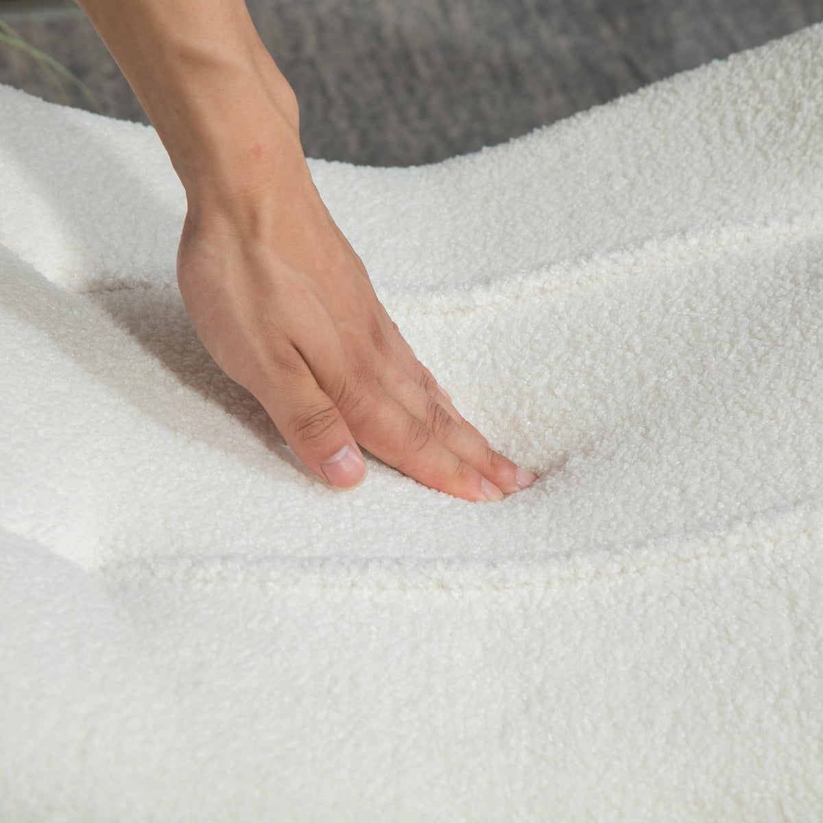 Crèmewitte berberfleece poef, draagvermogen 120 kg