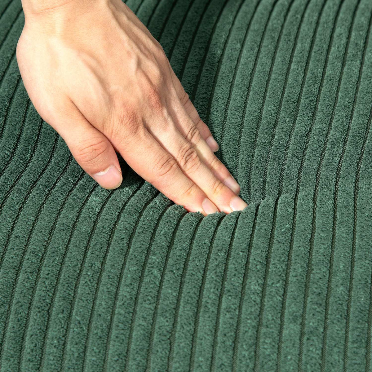 Groene 2-zitsbank, corduroy look, houten poten