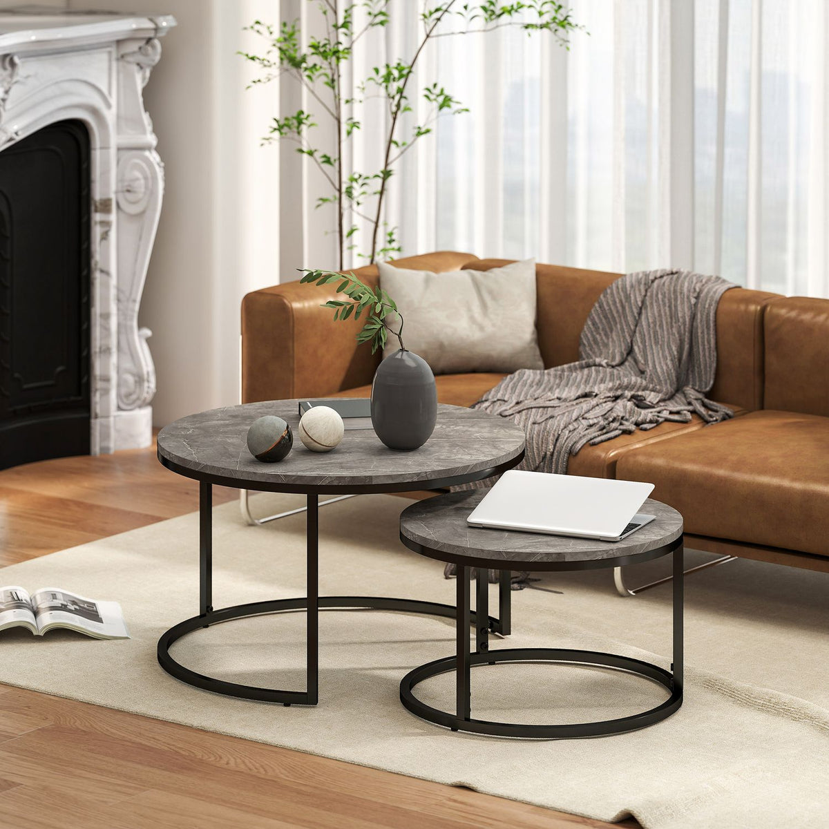 Set in elkaar passende salontafels, marmerlook, metalen frame