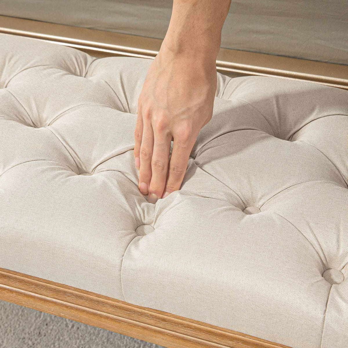 Gestoffeerde bank met houten poten, 120x41x48 cm, crème