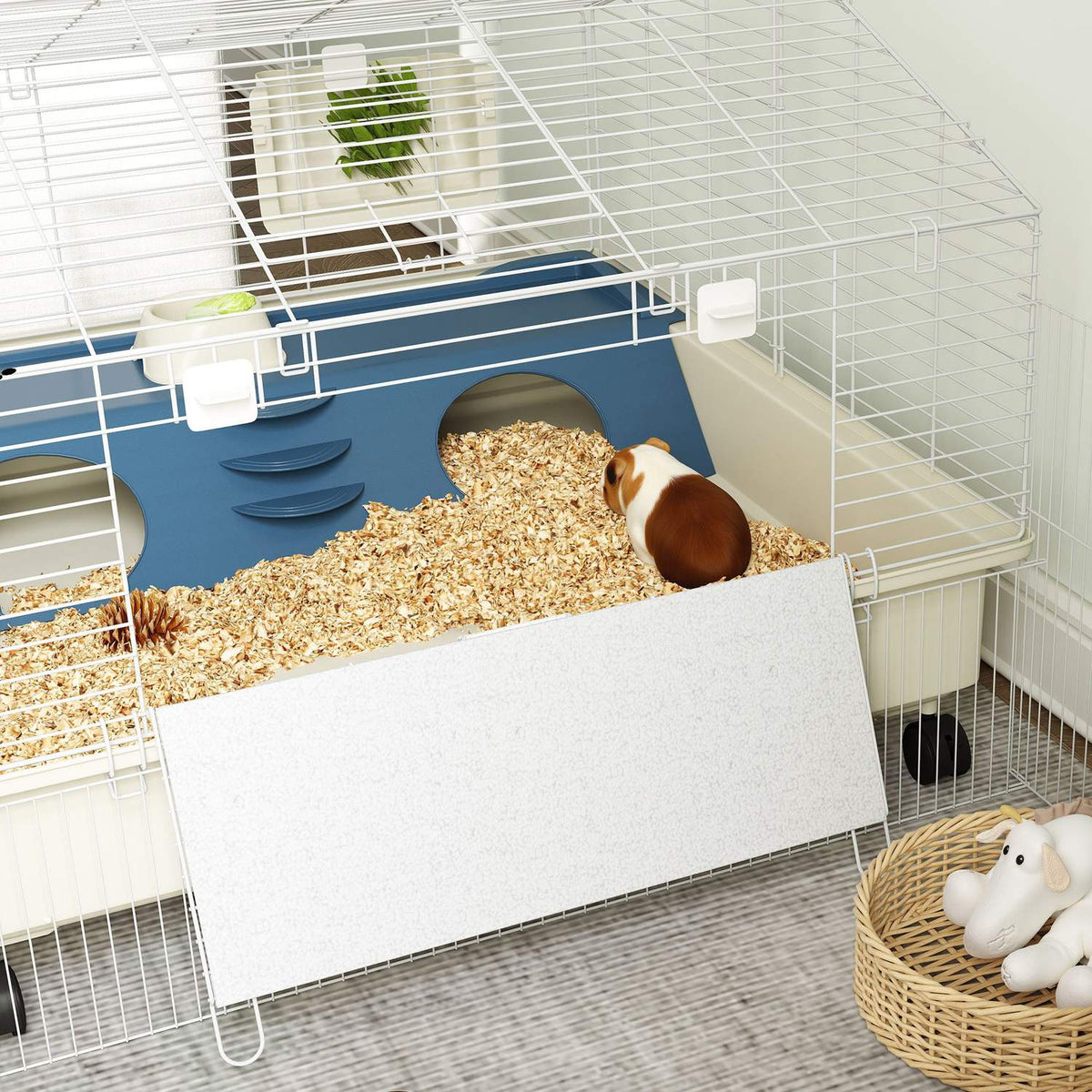 Kleine dierenkooi met speelren, wielen en accessoires