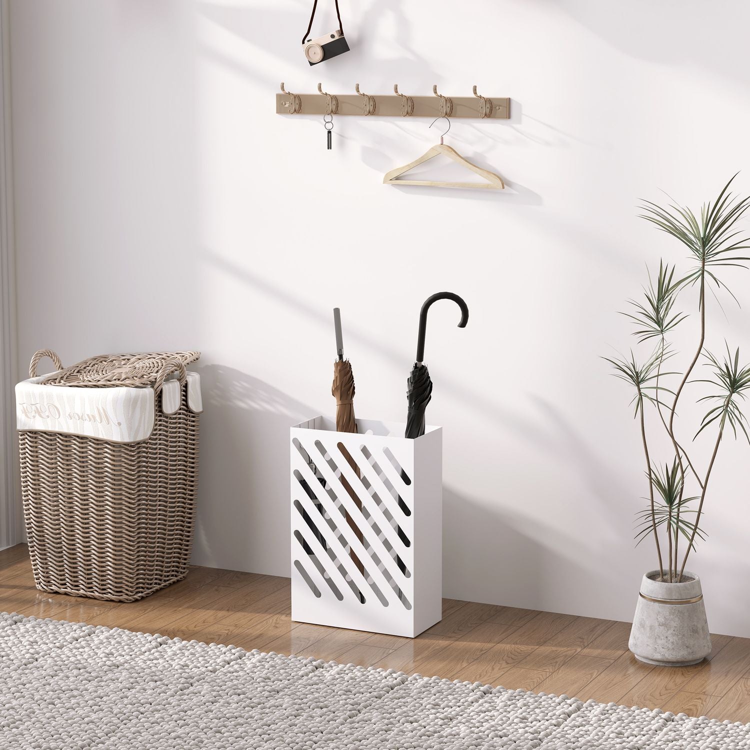 Schirmständer aus weissem Stahl mit Haken und Wasserschale