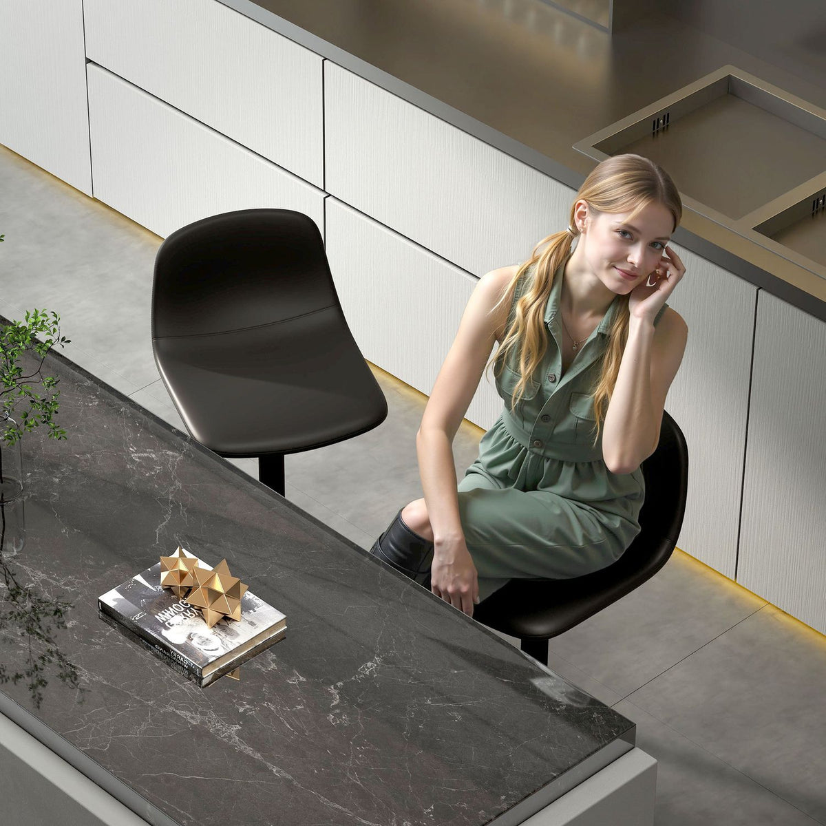 Set van 2 barkrukken, barkrukken met kunstleren bekleding, draaibaar, met rugleuning en voetensteun, metalen voet, zwart