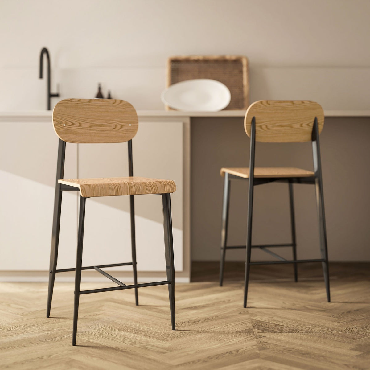 Set van 2 barkrukken, barkrukken met rugleuning en metalen frame, hout, lichtbruin