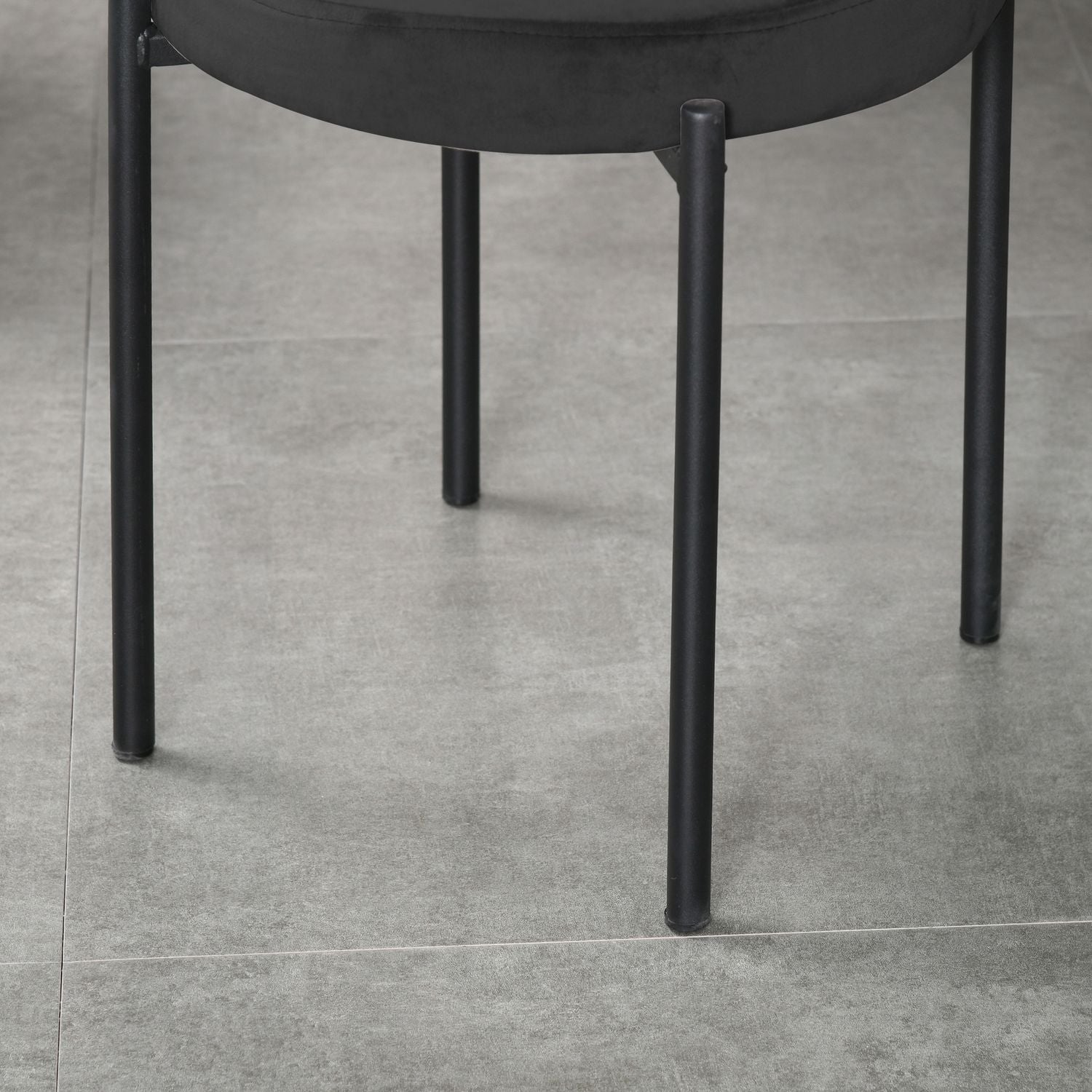 4er Set stapelbare Sitzhocker aus Samt, schwarz, gepolsterter Sitz