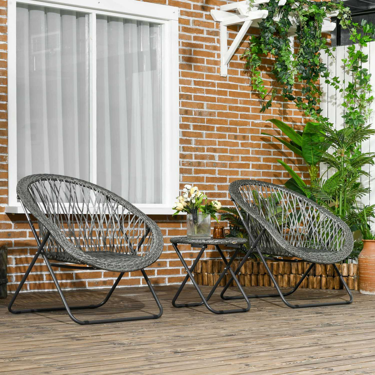 Tuinbalkonset met tafel en gestoffeerde stoelen