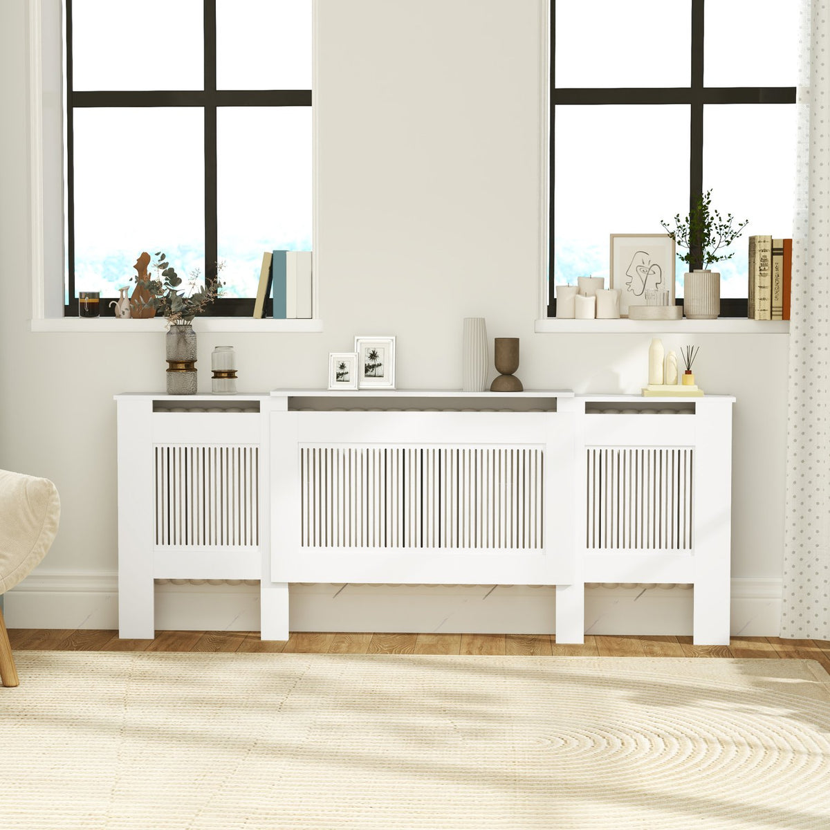 Uittrekbare witte radiatorombouw met plank, lattenontwerp