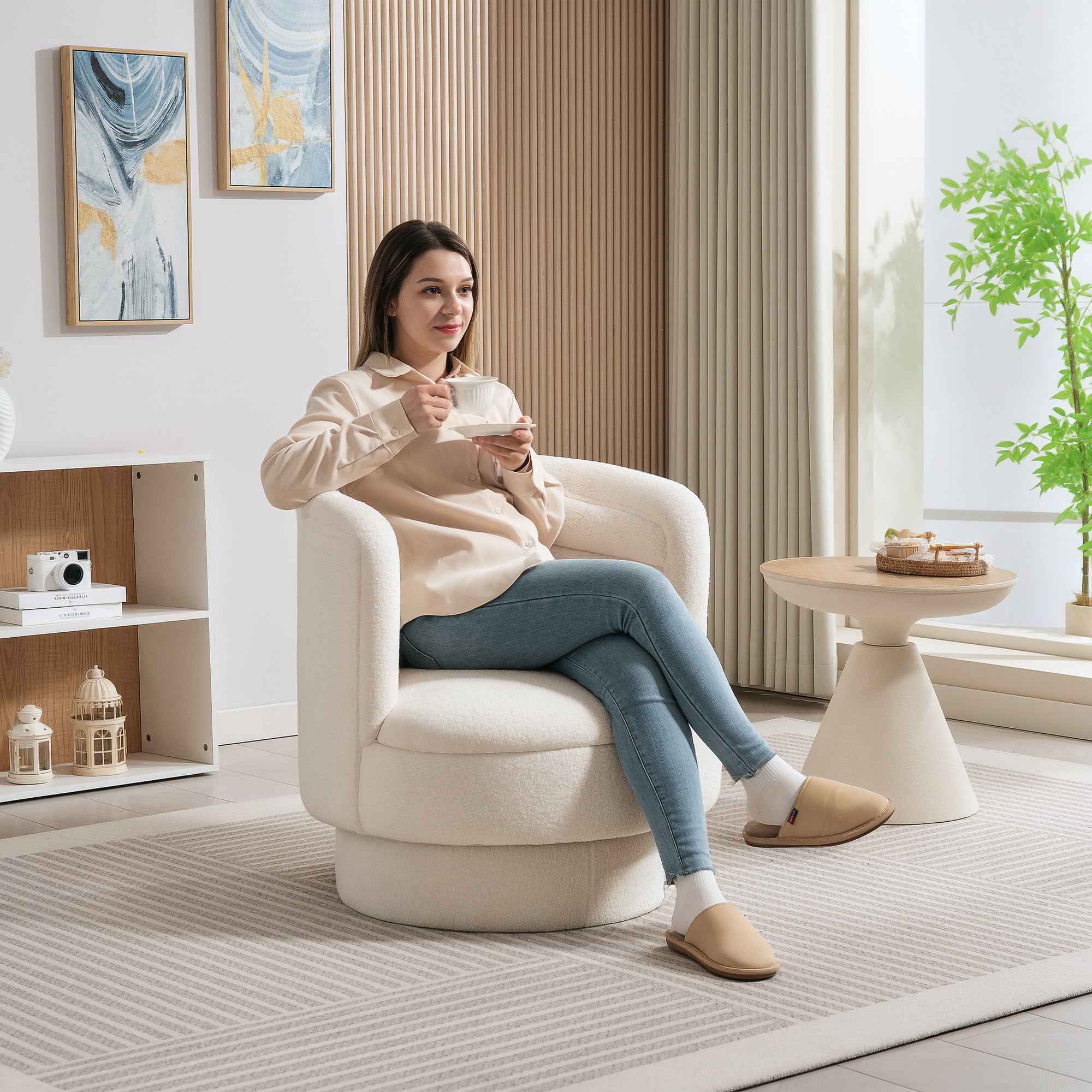 Vridbar stoppad fåtölj, modern fåtölj med ram av gummiträ, för vardagsrum, sovrum, krämvit