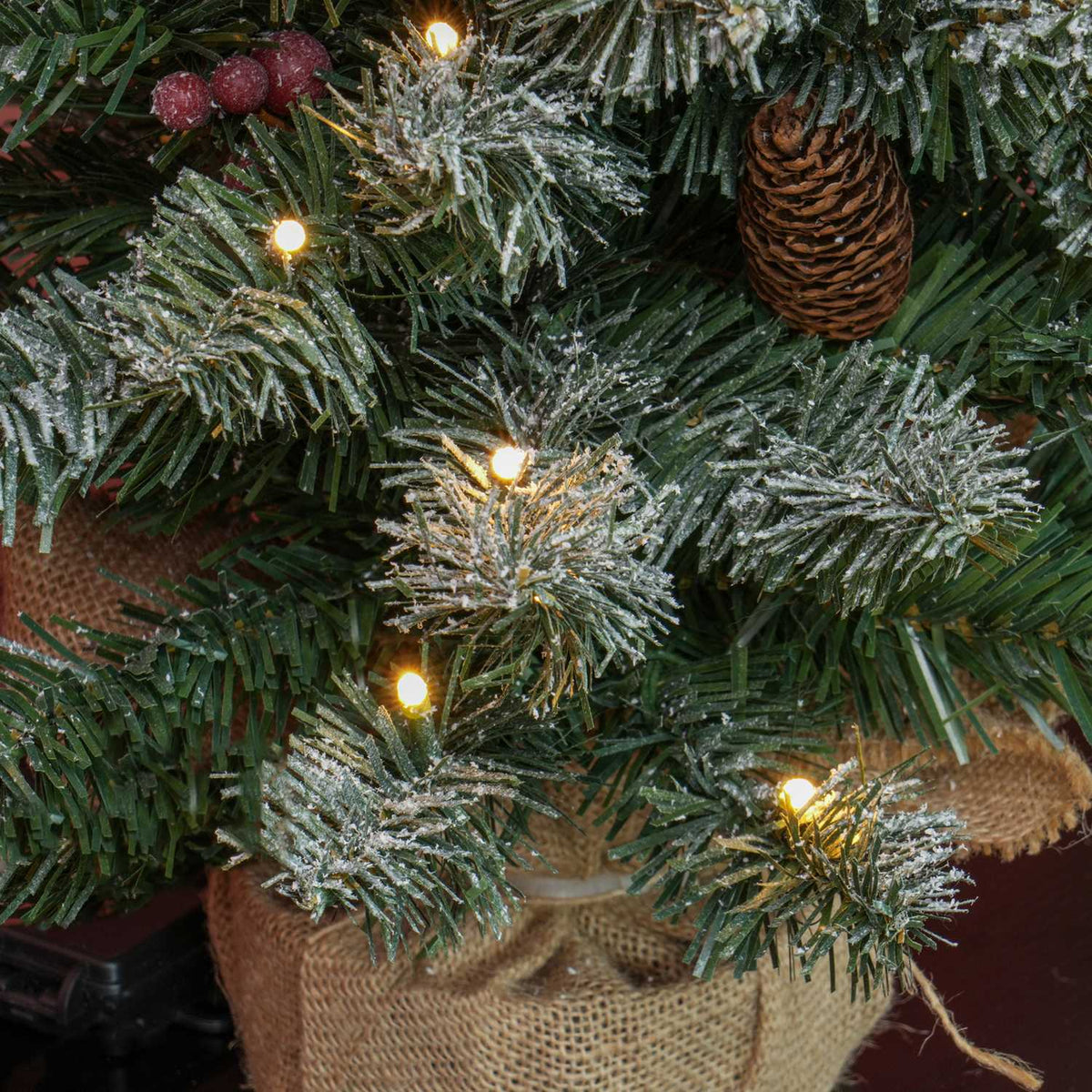 0,6 m kunstmatige kerstboom met dennenappels, 50 leds
