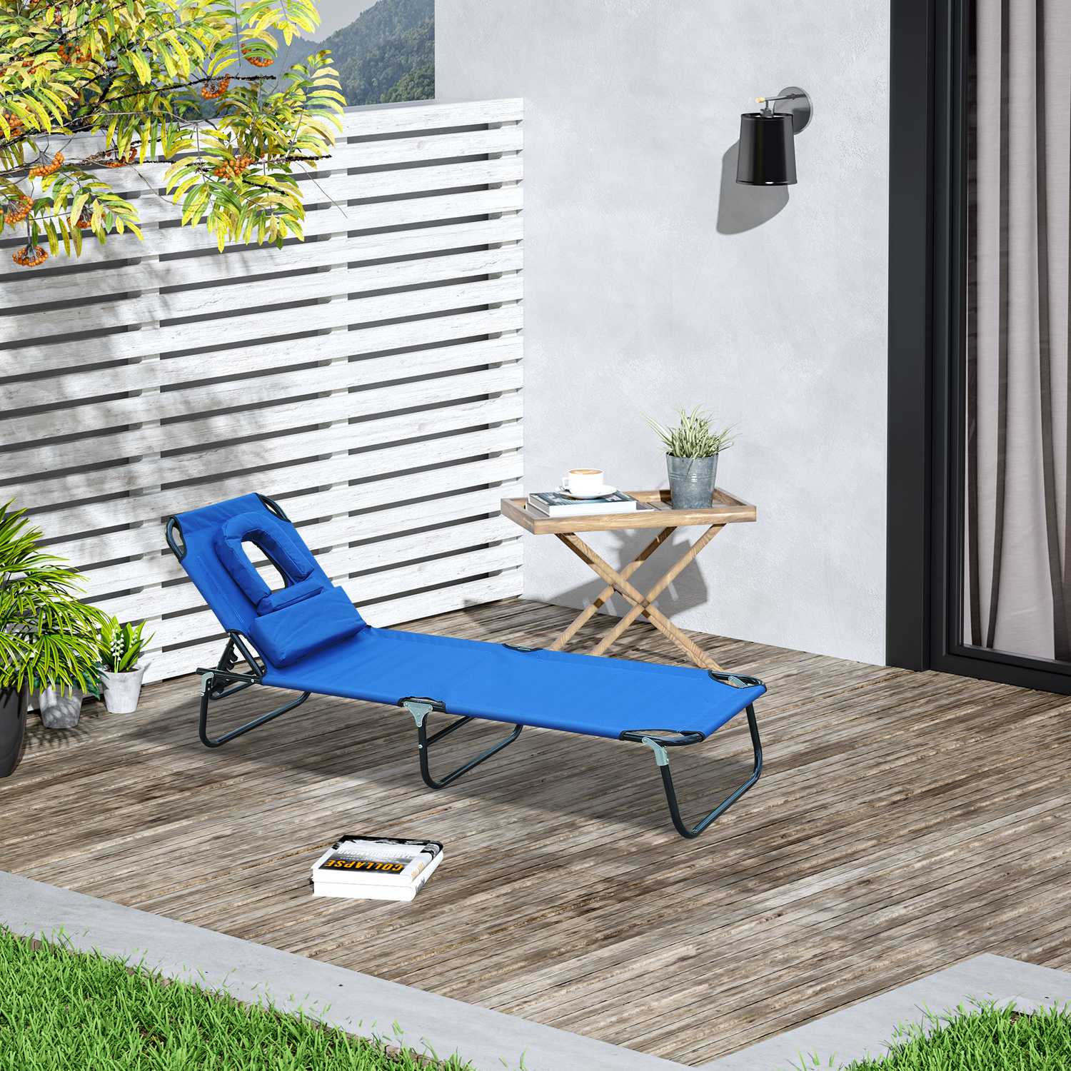 Blauwe tuinstoel met gezichtsopening voor ontspanning