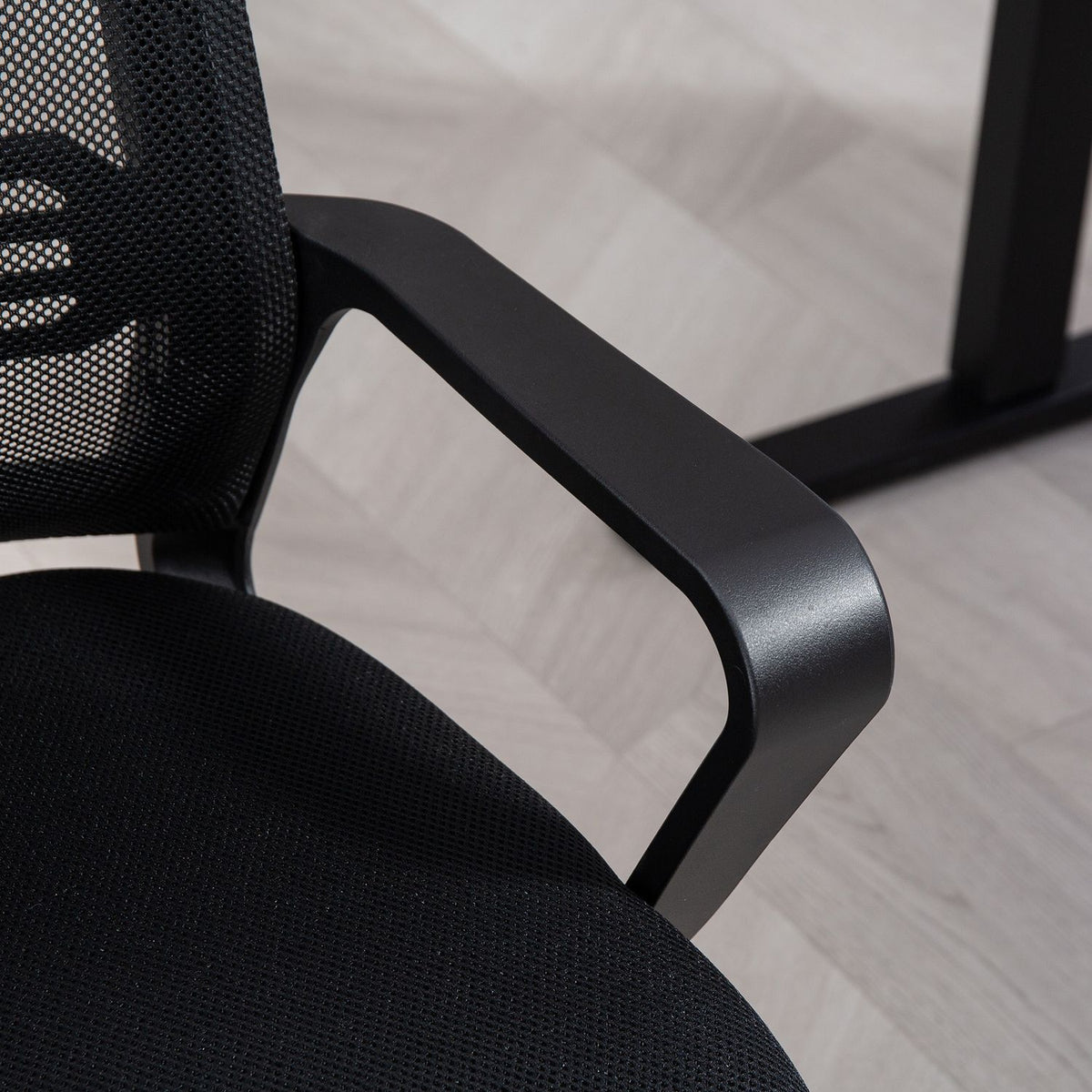 Ergonomische netstoel, schuim, metalen poten, zwart