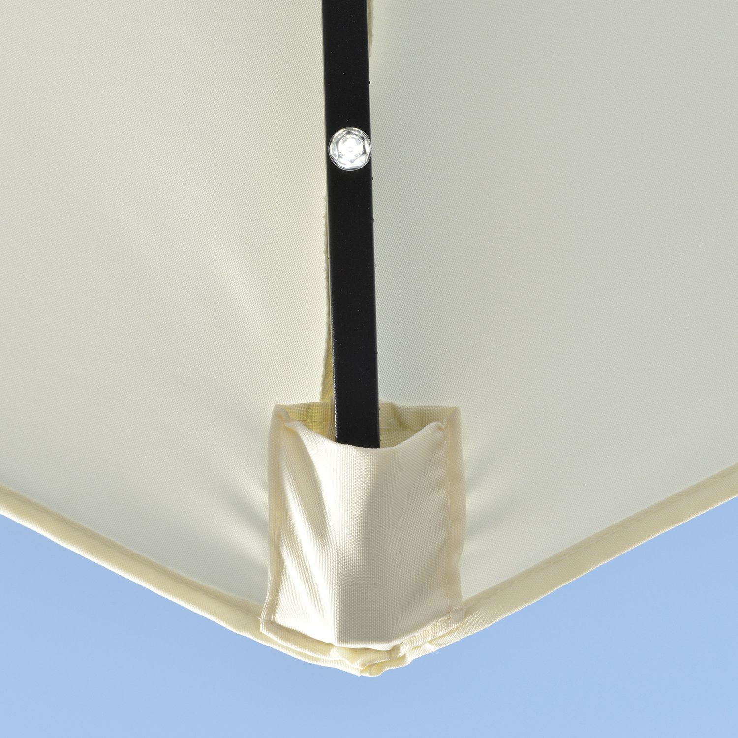 Halve parasol met LED-verlichting, handslinger, zonnepaneel, beige