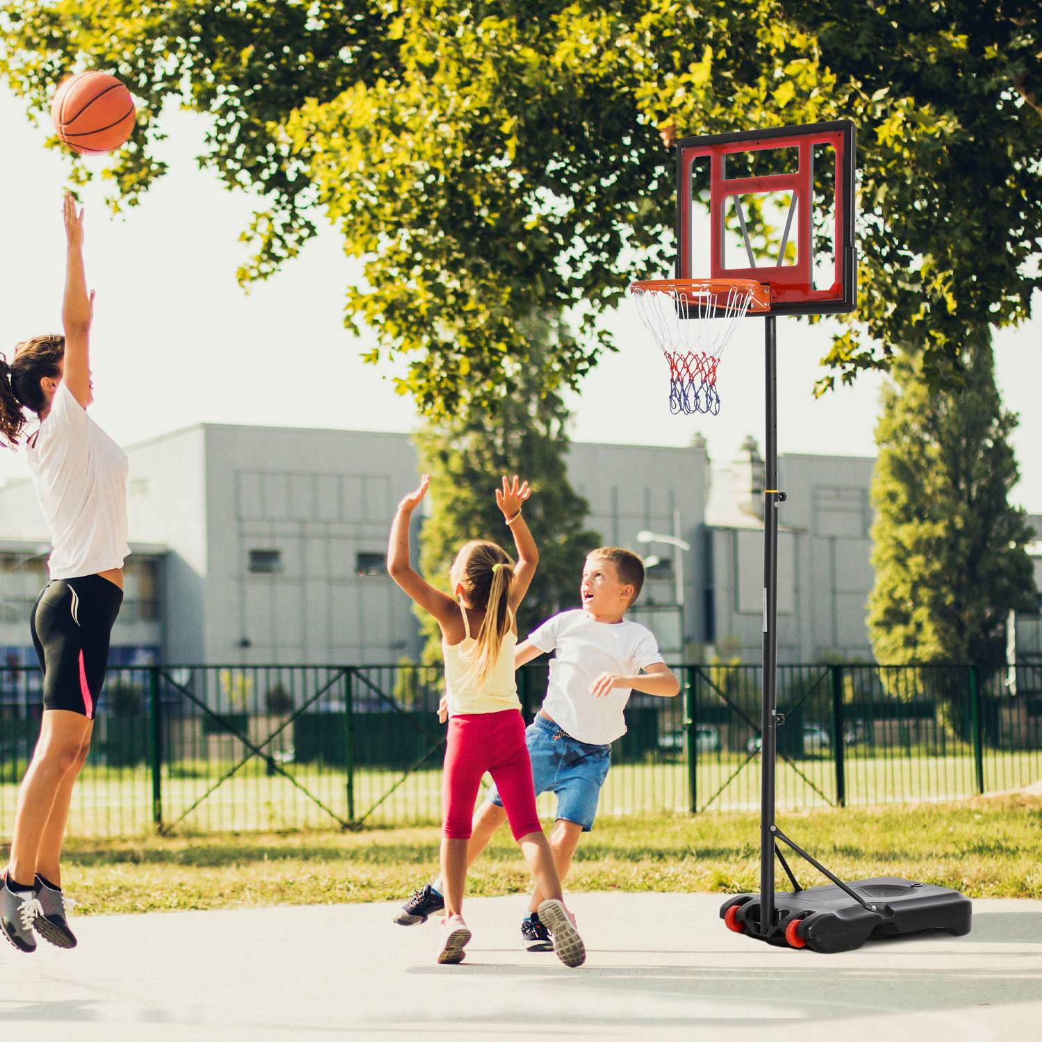 In hoogte verstelbare basketbalring met wielen voor tieners