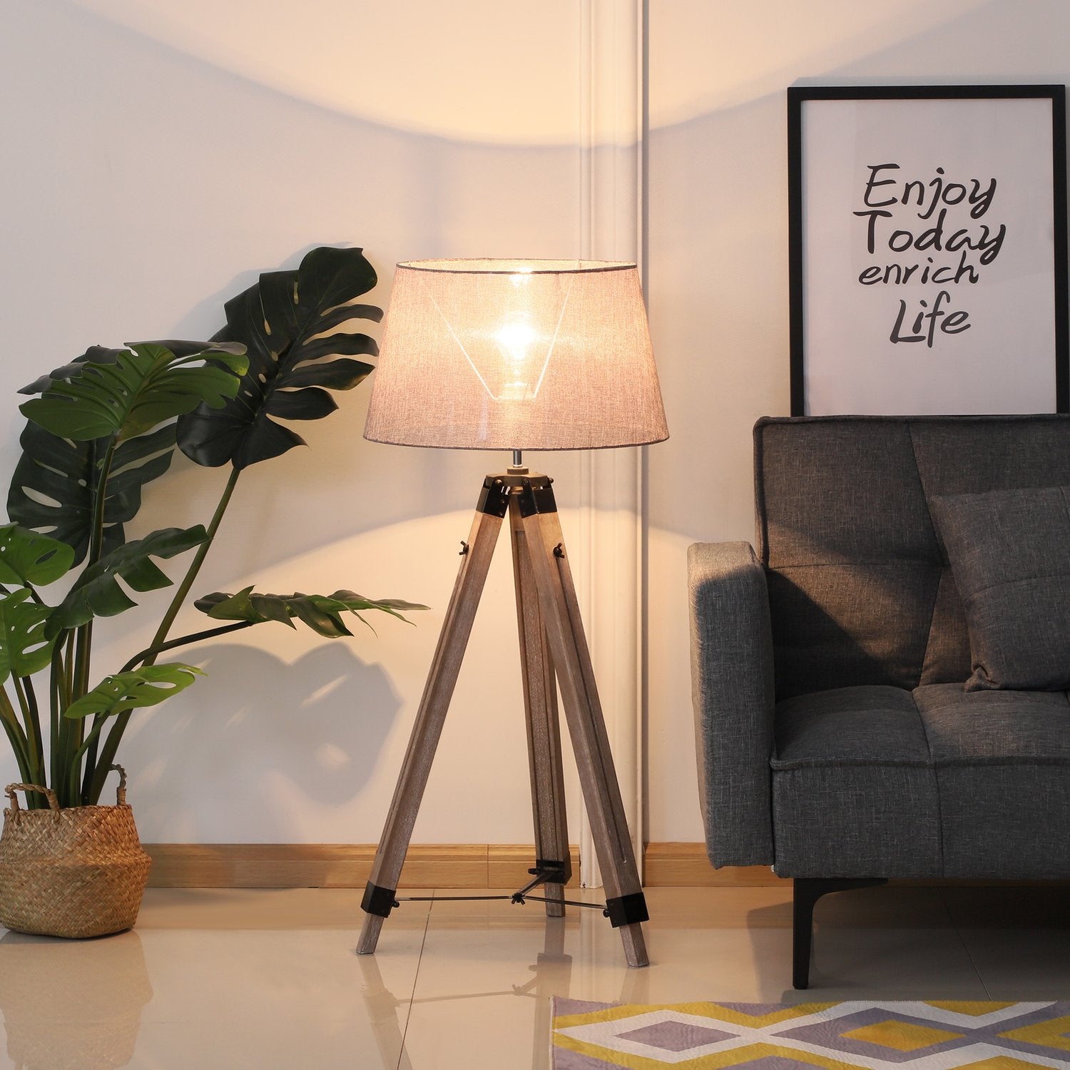 In hoogte verstelbare driepoots vloerlamp, hout & linnen, Scandinavisch design