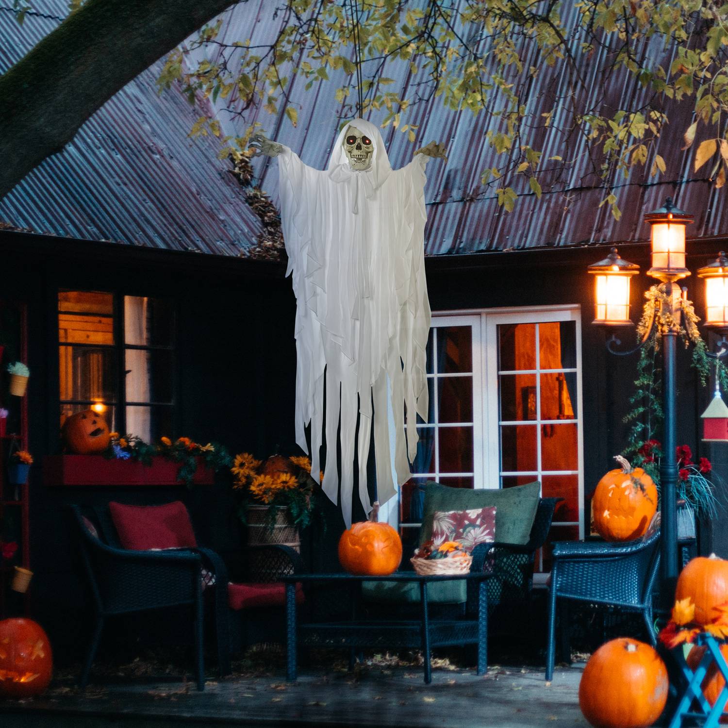 Glow-in-the-dark hangend skelet met geluid, 153 cm