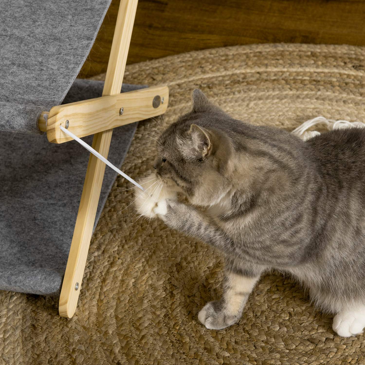 Opvouwbaar kattenbed van grenen met 2 verdiepingen en speelbal
