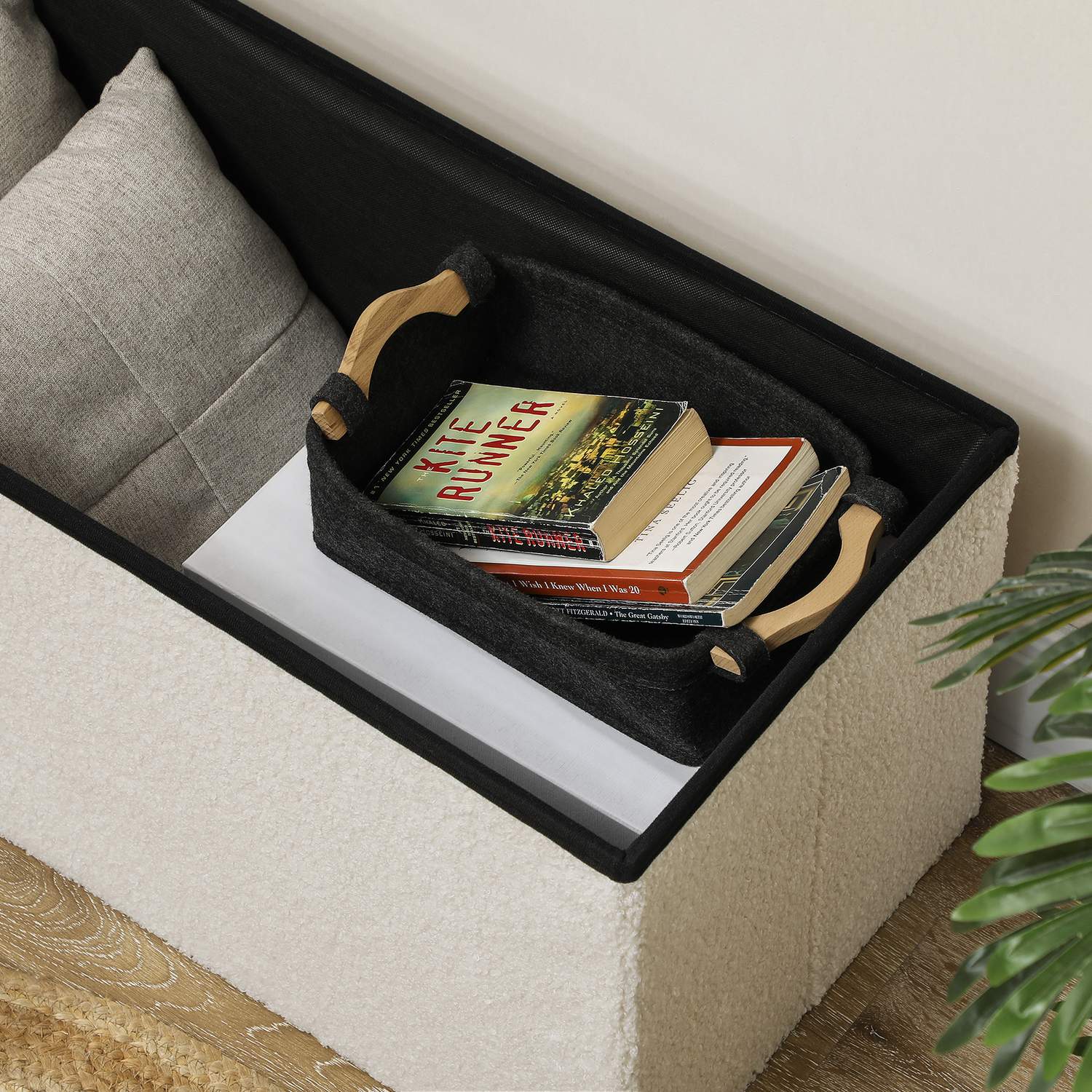 Banc de rangement pliant aspect velours – crème, 76x38x38 cm