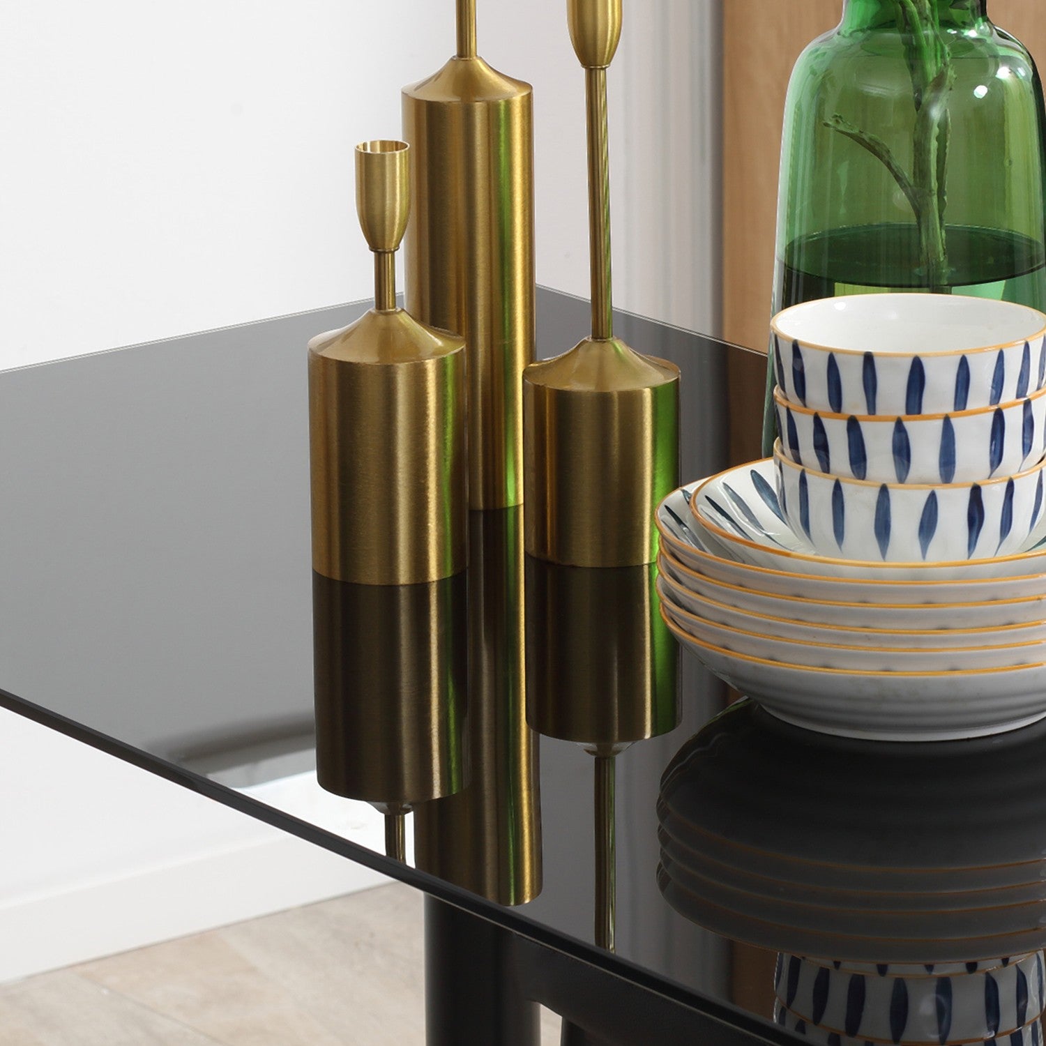 Gehard glazen 5-delige eetset, tafel en zwarte stoelen