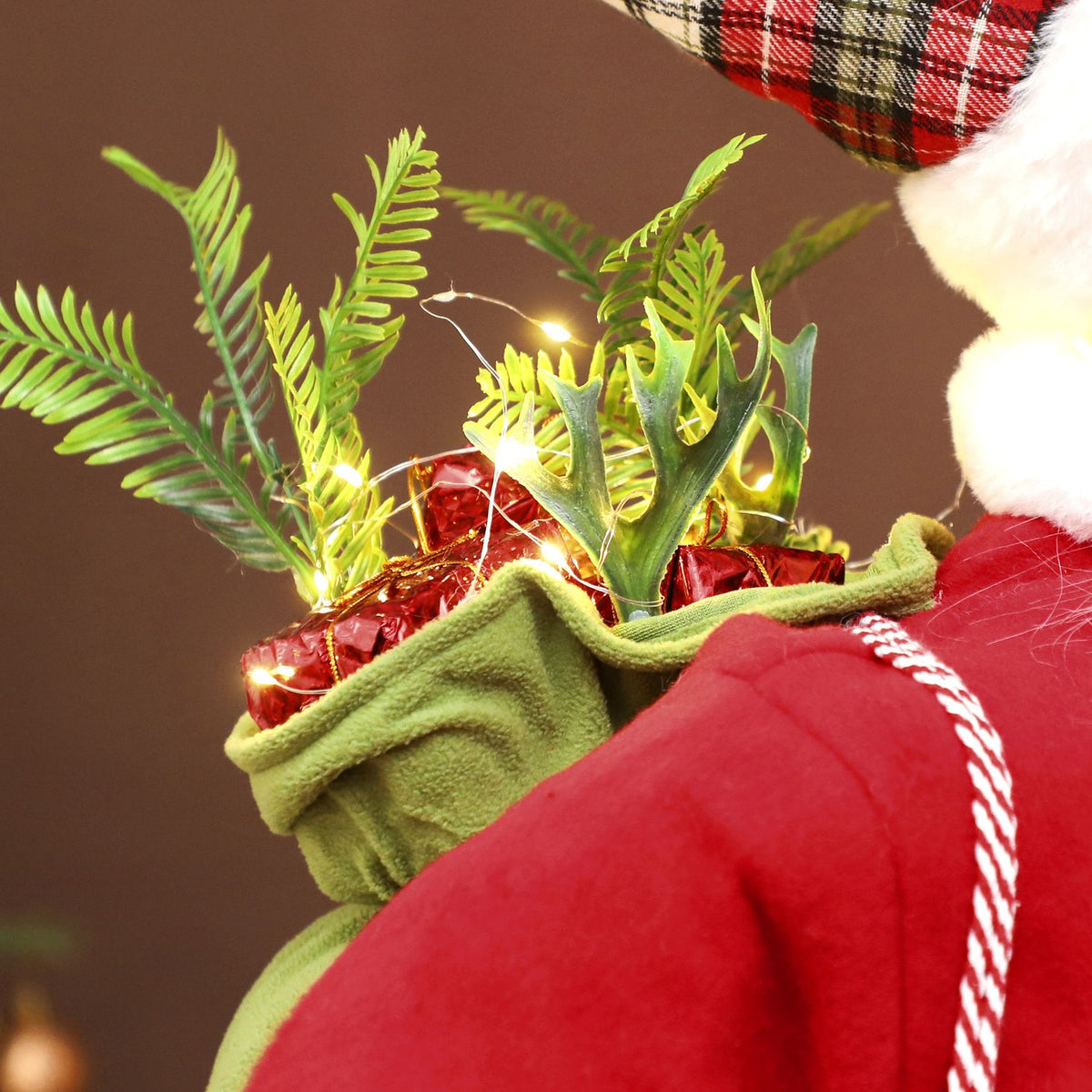 Kerstman van 1,6 m met cadeau en belgeluid