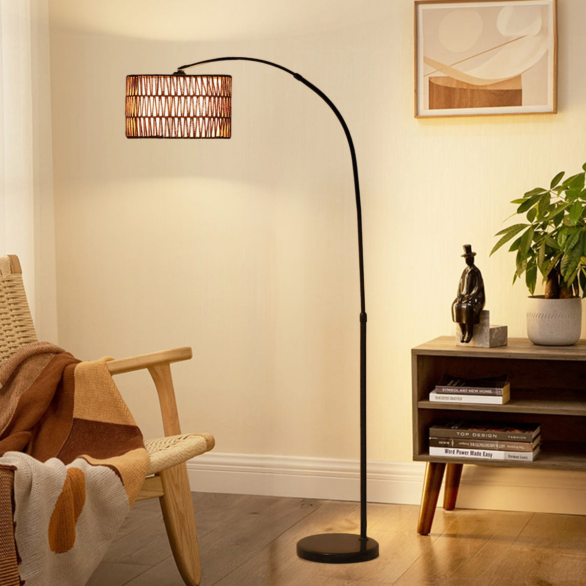 Verstelbare zwarte vloerlamp met linnen kap voor de woonkamer