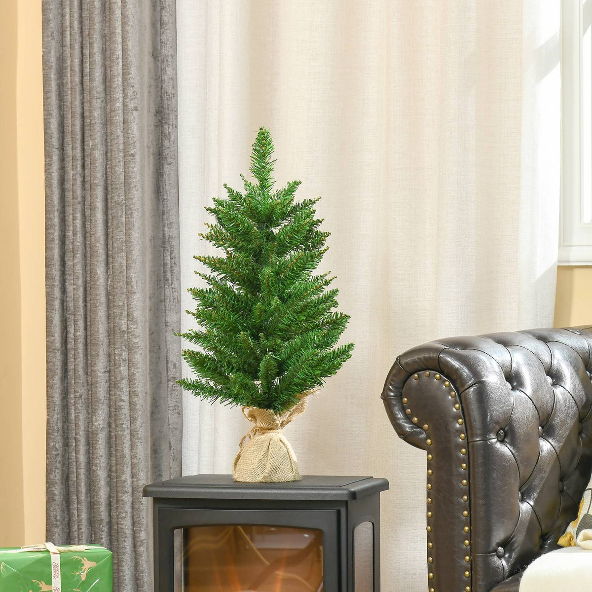 Kleine kunstmatige kerstboom van 60 cm voor op tafel, linnen voet