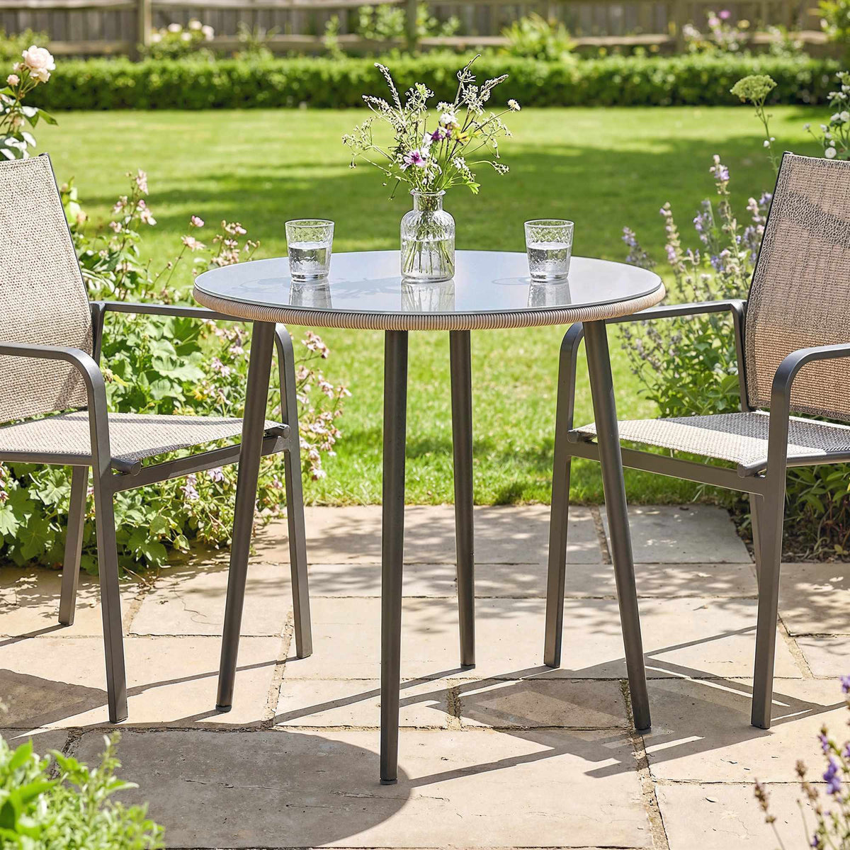 Ronde eettafel voor buiten, 80 cm, glas en rotan