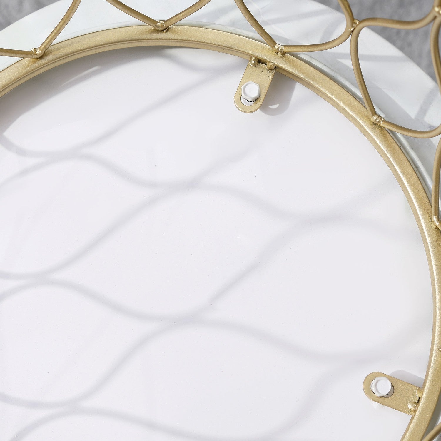 Set van 2 metalen bijzettafels voor buiten, goud & wit design