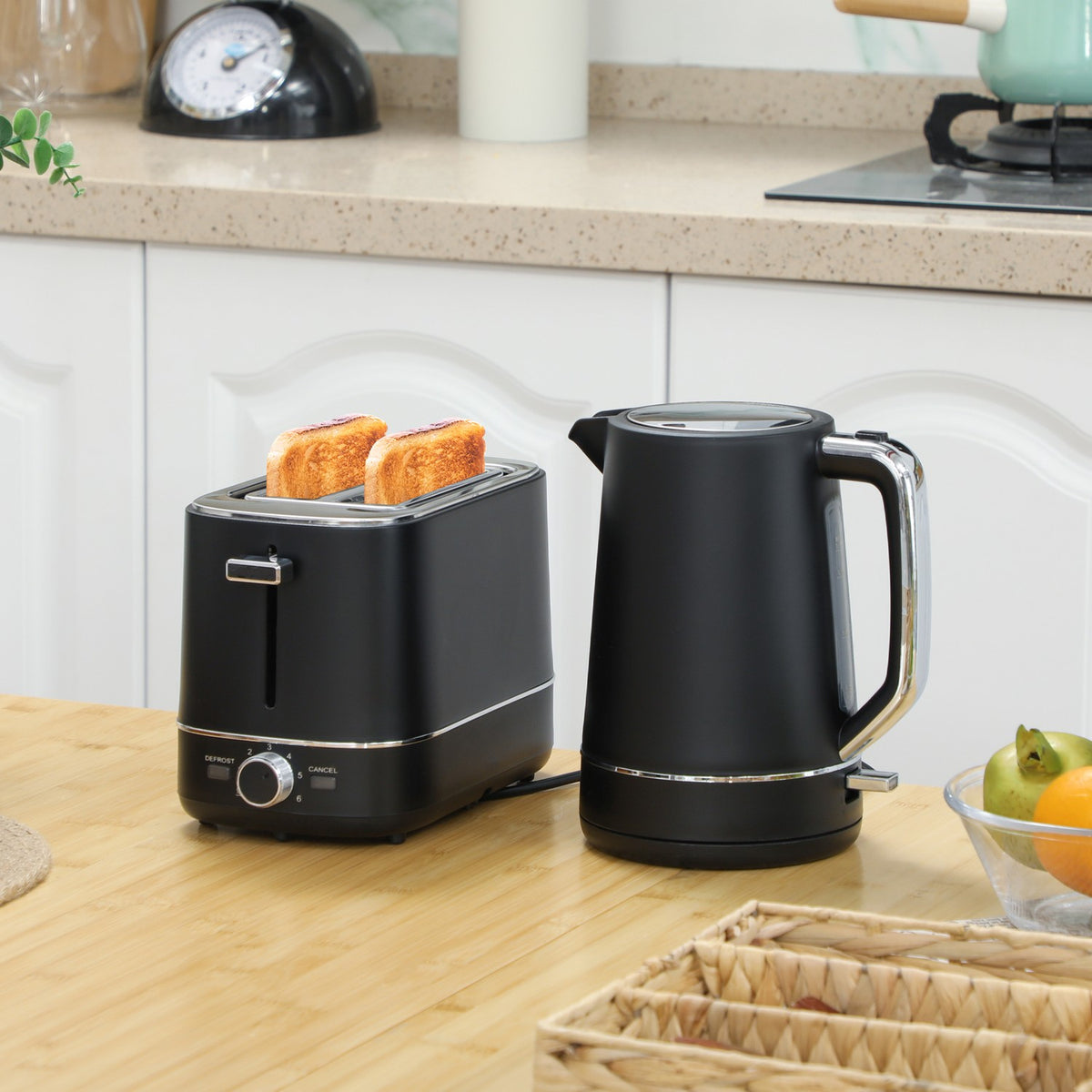 Set met waterkoker en broodrooster – 2200W, 1,7L, 6 bruiningsniveaus, zwart