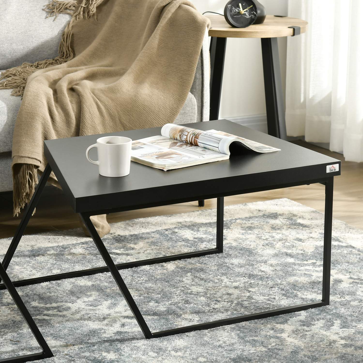Bijzettafel van industrieel staal – geometrisch design, zwart