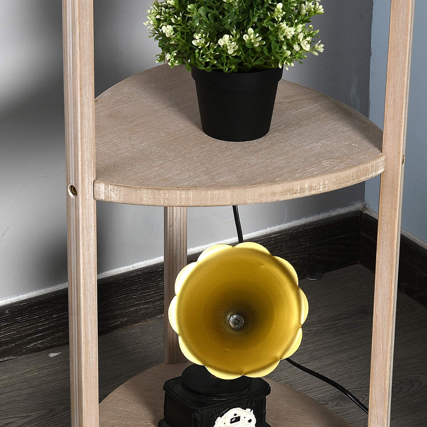 Scandinavische houten vloerlamp met plankje en linnen kap