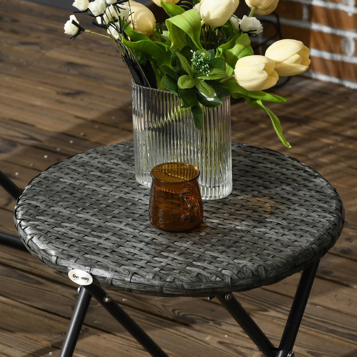 Tuinbalkonset met tafel en gestoffeerde stoelen