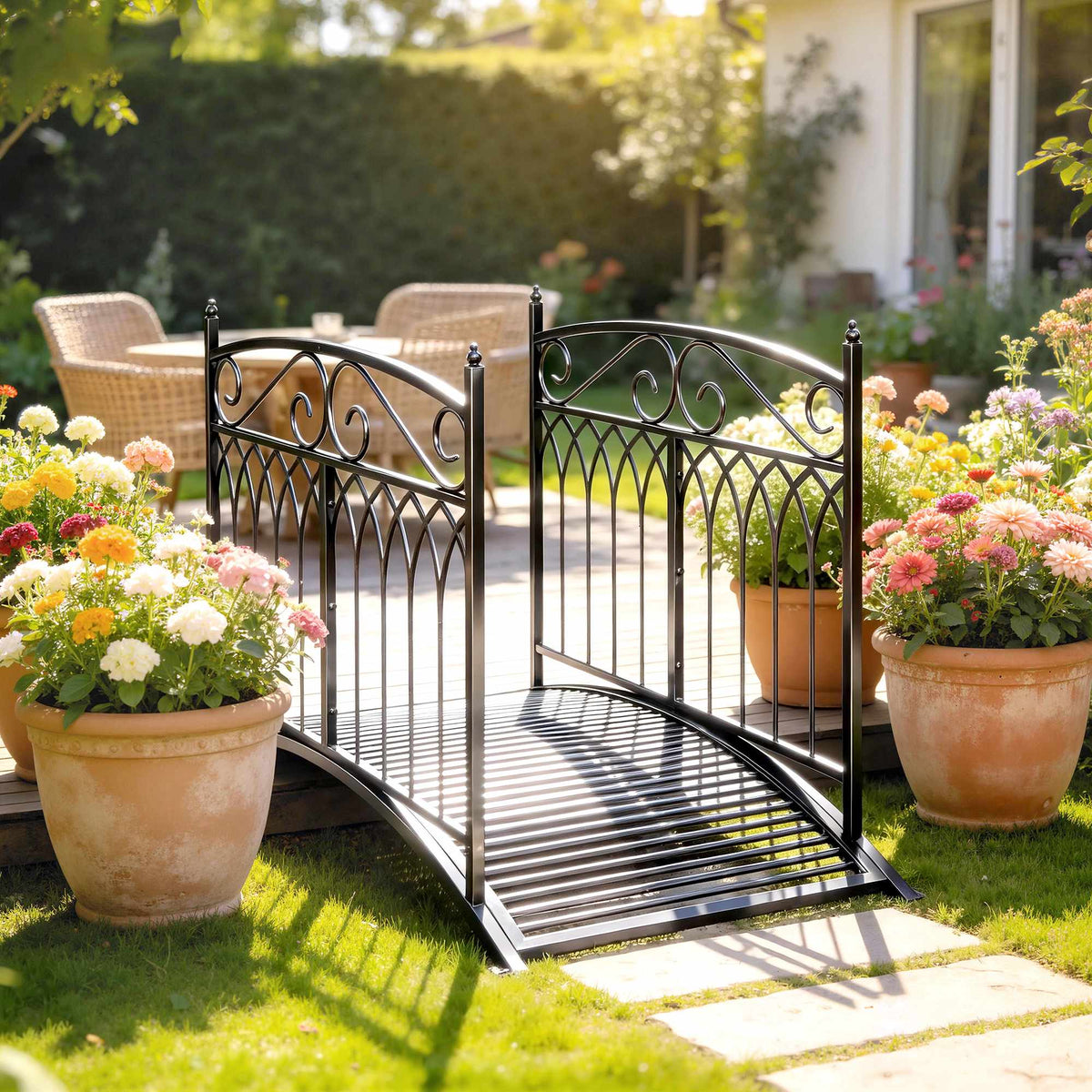 Metalen tuinbrug met veiligheidsleuningen, 135,5 cm, zwart