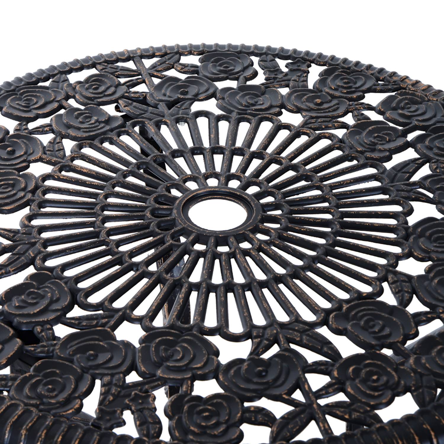 Tweedelige bronzen tuinset, tafel en stoelen