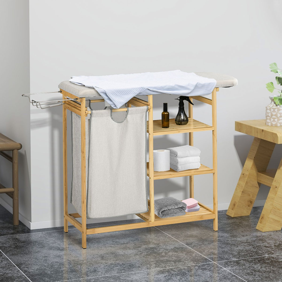 Uitschuifbare wasmand van 57,4L met strijkplank en opbergrek met 3 verdiepingen