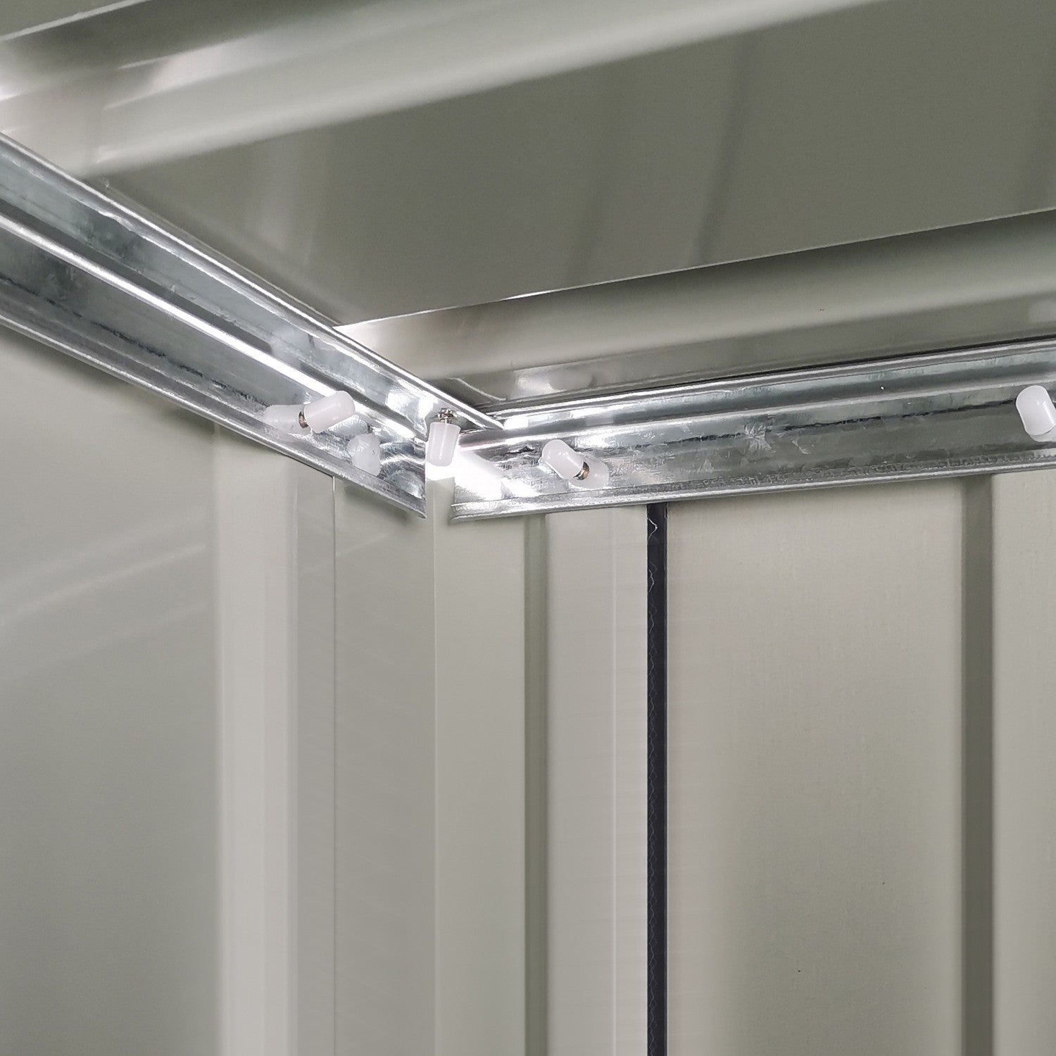 Abri à outils d'extérieur en acier avec porte, gris foncé – 142 x 84 x 189 cm