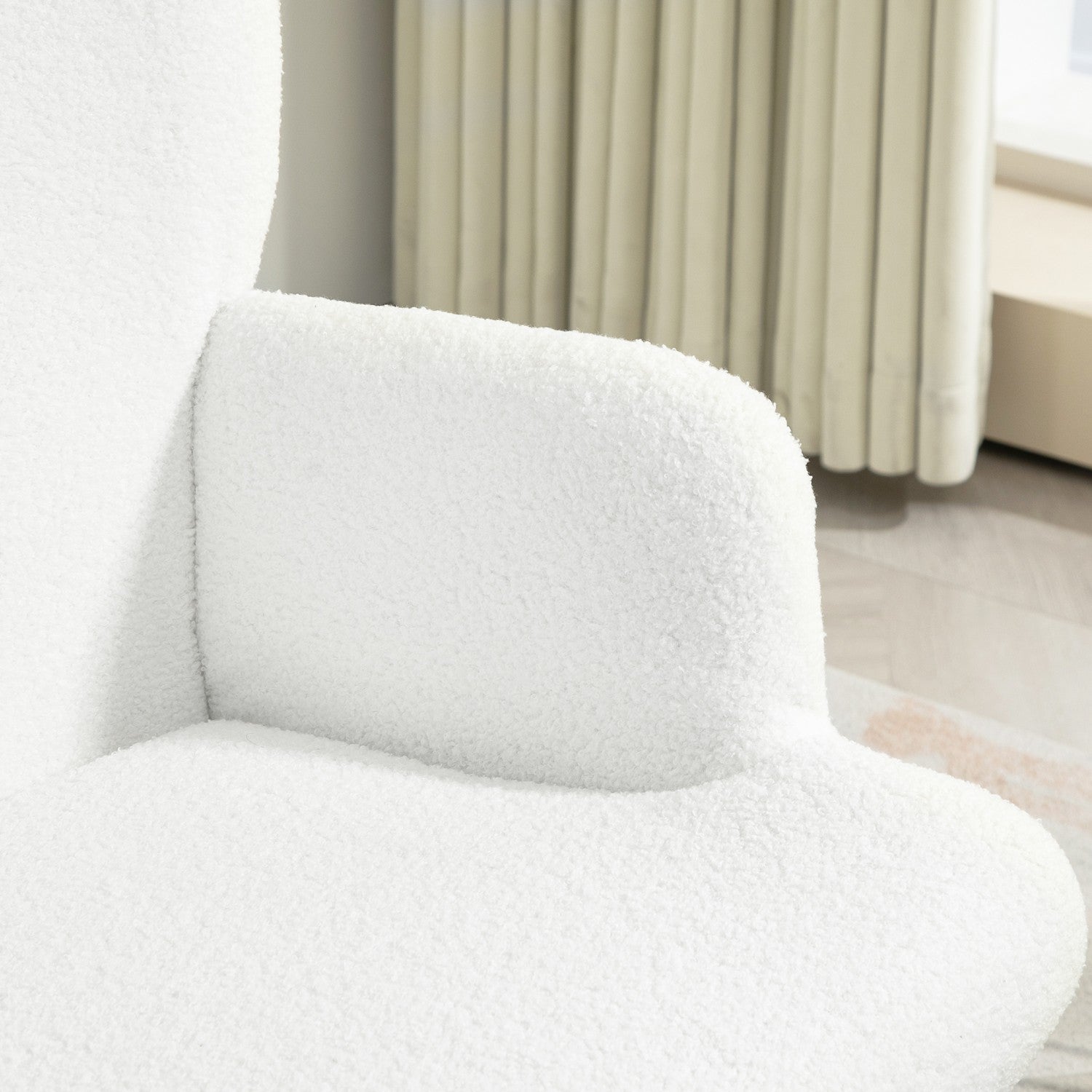 Witte Wing Chair met voetenbank – Sherpa-bekleding, hoge rugleuning