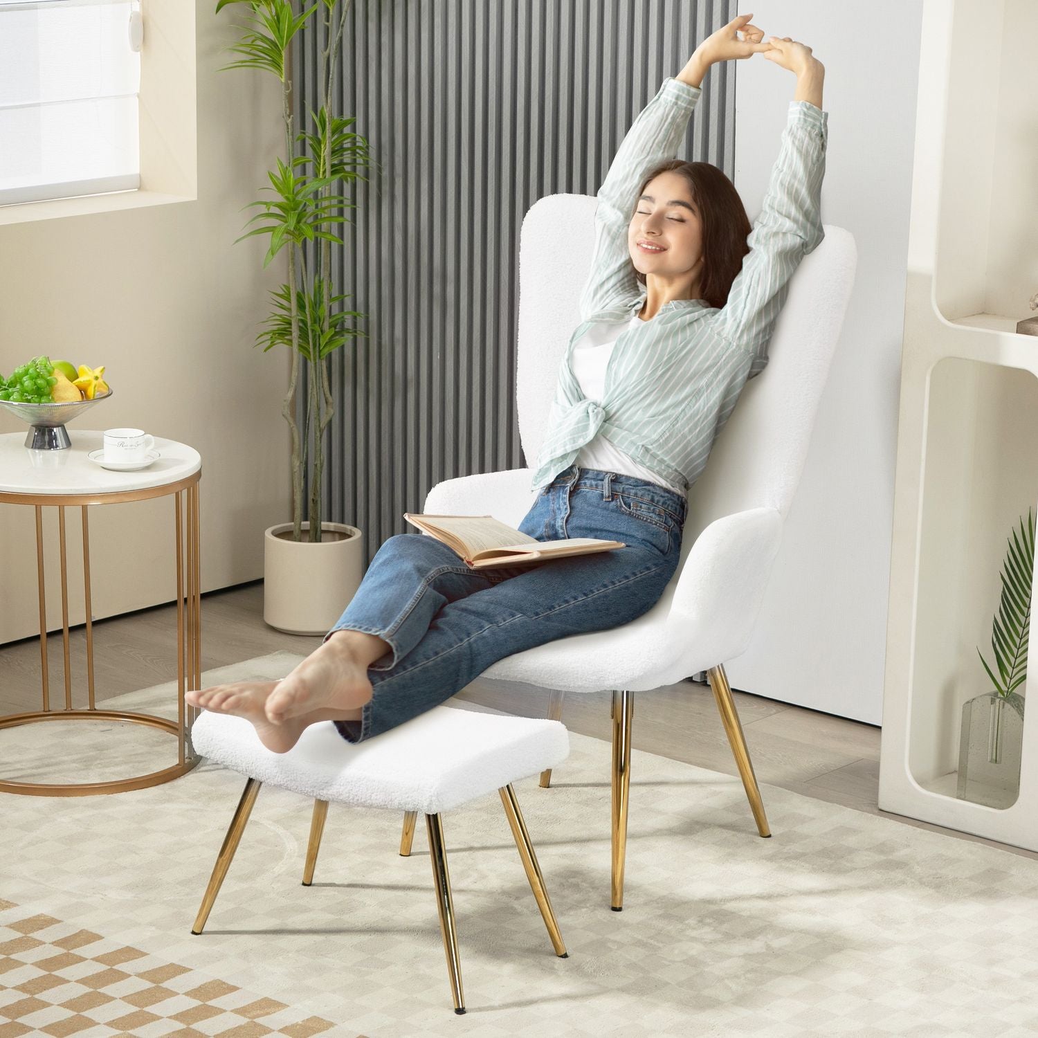 Witte Wing Chair met voetenbank – Sherpa-bekleding, hoge rugleuning