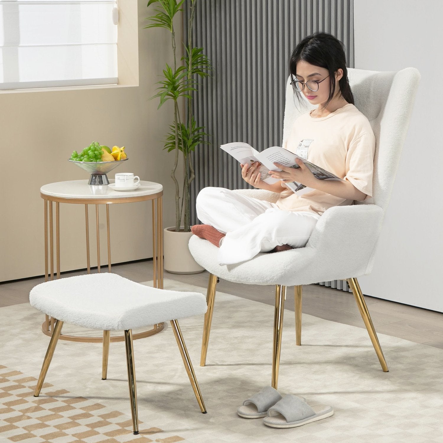 Witte Wing Chair met voetenbank – Sherpa-bekleding, hoge rugleuning